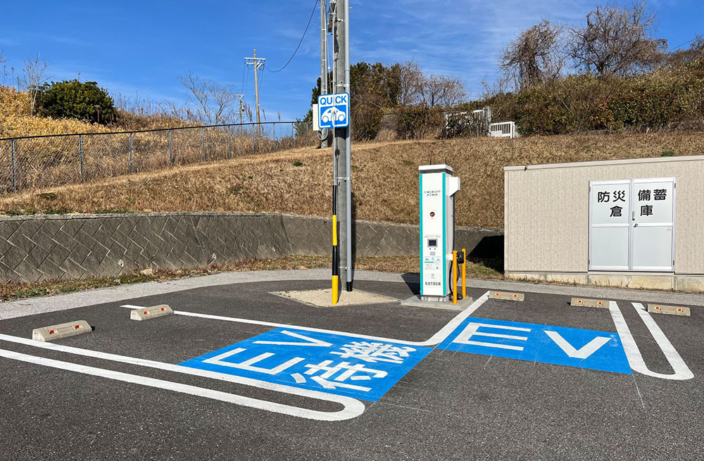 写真：阿久比PA（下り）EV充電ステーション(電気自動車用充電スタンド)
